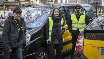 Fernando, Montse i Matias, taxistes en vaga a Barcelona.