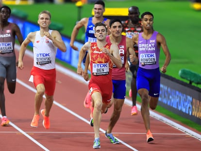 Adrián Ben se impone en su serie de 800m.