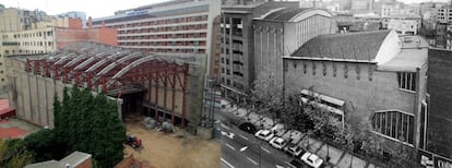 Entre el pon esto y el quita aquello, del magnífico teatro que construyó José de Yarza en 1955 no quedan ni los huesos; de hecho, el proyecto de restauración de Basilio Tobías acabó con la caja escénica.