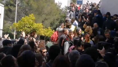 Incidentes durante una conferencia de la candidata Cayetana Álvarez de Toledo.