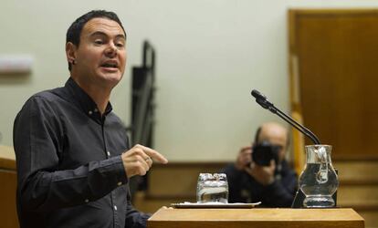 Hasier Arraiz en una intervención en el Parlamento vasco.