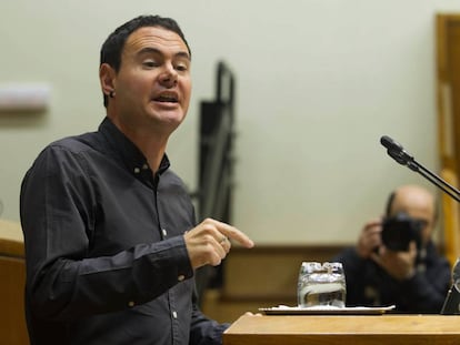 Hasier Arraiz en una intervención en el Parlamento vasco.