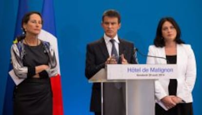 La ministra de Ecología, Segolene Royal; el primer ministro Manuel Valls y la ministra de Vivienda, Sylvia Pinel, durante la presentación del plan
