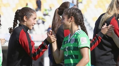 Las hermanas Sabrina y Mónica Flores durante Mundial Sub-20