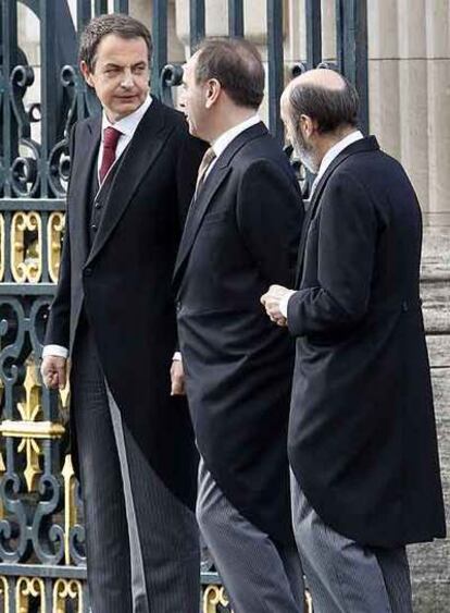 Zapatero, Alonso y Rubalcaba, durante la Pascua Militar.