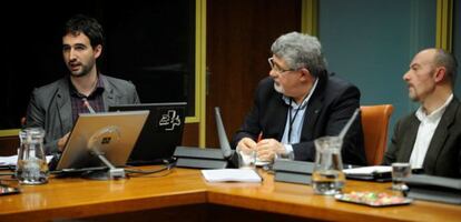 Historiadores del Instituto Valentín de Foronda presentan su estudio sobre la violencia en el Parlamento vasco. 