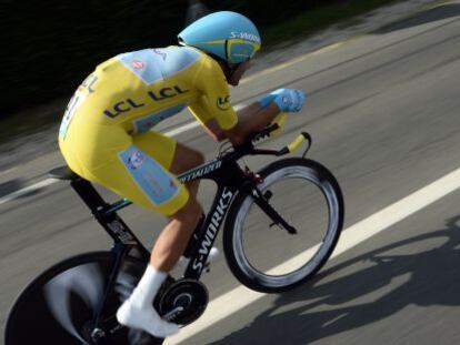 Vincenzo Nibali durante la contrarreloj entre Bergerac y Périgueux.