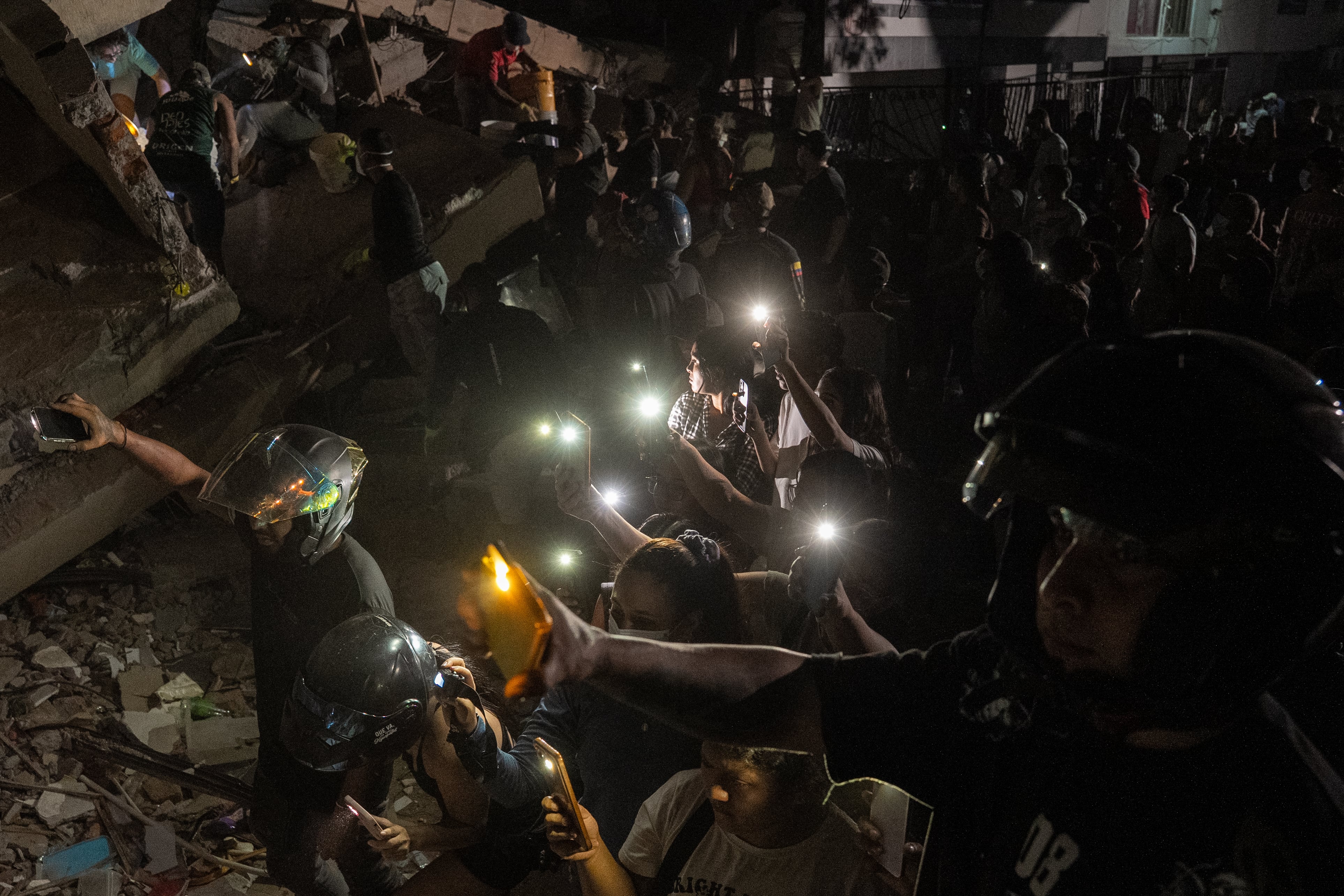 Última hora del terremoto en Colombia, en directo | Al menos 132 muertos y 570 heridos por el terremoto de magnitud 7,4 en Colombia