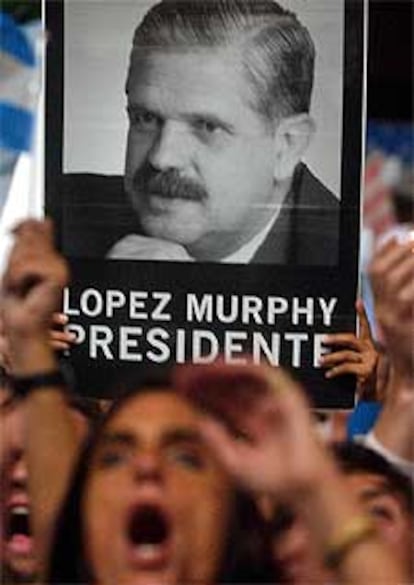 Partidarios del candidato López Murphy, el miércoles, en Buenos Aires.