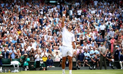 Djokovic celebra seu triunfo contra Federer.