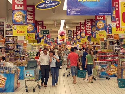 Un d&iacute;a de compras en un centro comercial de Madrid.