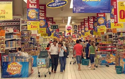 Un día de compras en un centro comercial de Madrid.