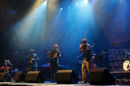 La banda gallega Crebinsky durante el concierto