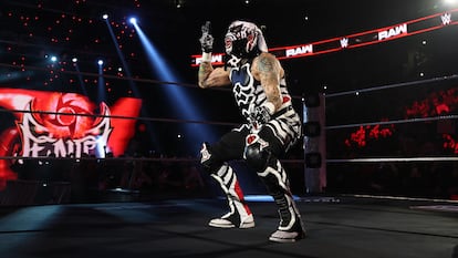 El luchador Penta Zero Miedo durante su debut en la WWE