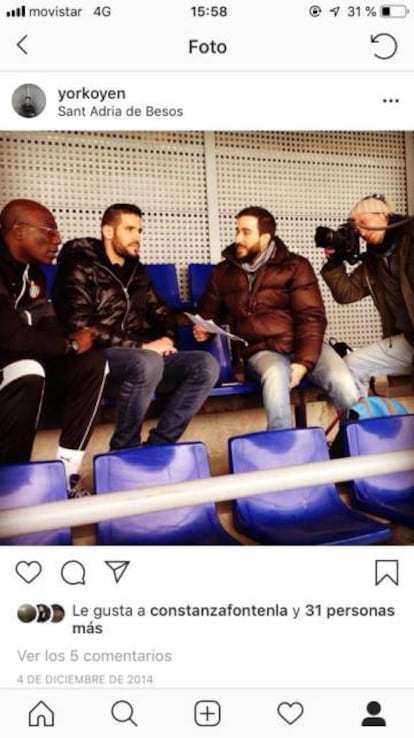 Juan Irigoyen publicó en su cuenta de Instagram una imagen entrevistando a Kiko Casilla en el RCD Espanyol.