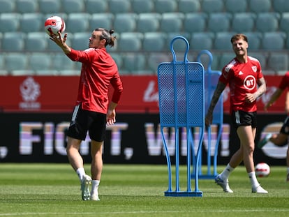 Gareth Bale, con Gales.