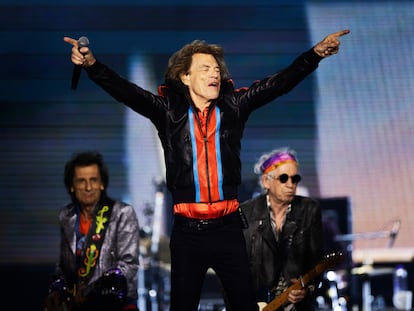 Mick Jagger (front) on stage with Ron Wood (left) and Keith Richards on July 2022 in Solna (Sweden).