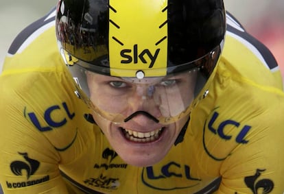 El líder, Chris Froome, en pleno esfuerzo durante la contrarreloj en la que ha logrado su tercera victoria de etapa en el presente Tour