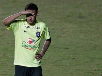 Neymar durante treino da seleção brasileira.