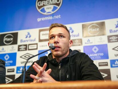 Arthur Melo en su última rueda de prensa con el Gremio.