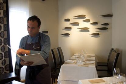 El chef Ángel León, en el restaurante Aponiente (El Puerto de Santa María, Cádiz).