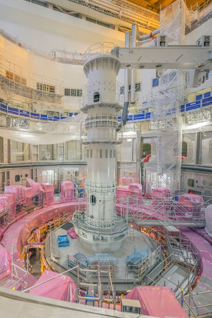 Construction of the ITER reactor in Cadarache (France).
