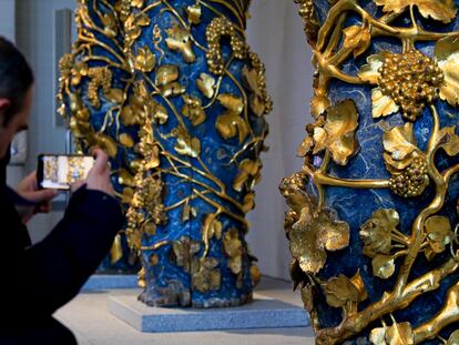 Detalle de las columnas salomónicas restauradas en el Palacio Real.