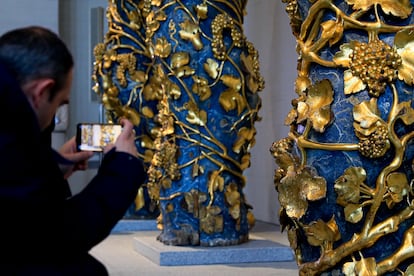 Detalle de las columnas salomónicas restauradas en el Palacio Real.