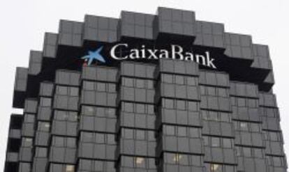 Credit Suisse eleva el precio objetivo de CaixaBank desde los 5 euros por acción a los 5,4 euros.