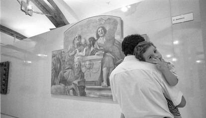 Imagen del reportaje de la inauguración de la muestra prefigurativa de la colección del MNAC, en 1992.