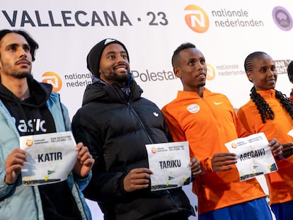 De izquierda a derecha: los mejores atletas posan durante la presentación de la Nationale-Nederlanden San Silvestre Vallecana.