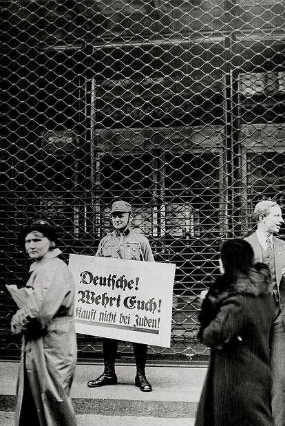 Boicot nazi a los comercios de judíos en Alemania, en 1933.