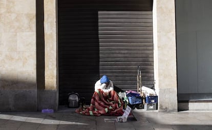 Un indigente en una calle de Salamanca.