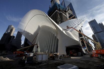 Según los responsables de construcción del Oculus, la fiesta de inauguración oficial podría producirse en abril, cuando la mayoría de accesos a la estación ya estén abiertos al público y los primeros comercios empiecen a funcionar.