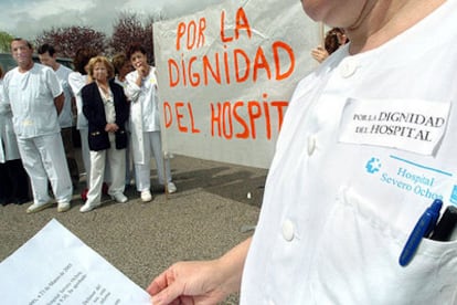 Concentración de trabajadores del Severo Ochoa de Leganés el pasado día 23 ante las puertas del hospital.