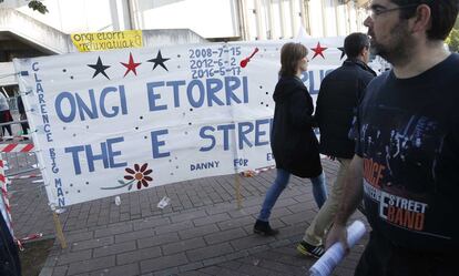 San Sebastián, donde ya actuó el 'Jefe' hace cuatro años, volvió a rendirse ante sus fieles, que aguardaron en la entrada de Anoeta durante varias horas.