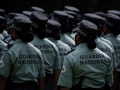 Miembros de la Guardia Nacional pasan lista en un campo militar, en agosto de 2022.