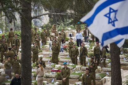 Homenaje por los soldados israeles cados y las vctimas del terrorismo en el cementerio militar de Monte Herzl, en Jerusaln, Israel.