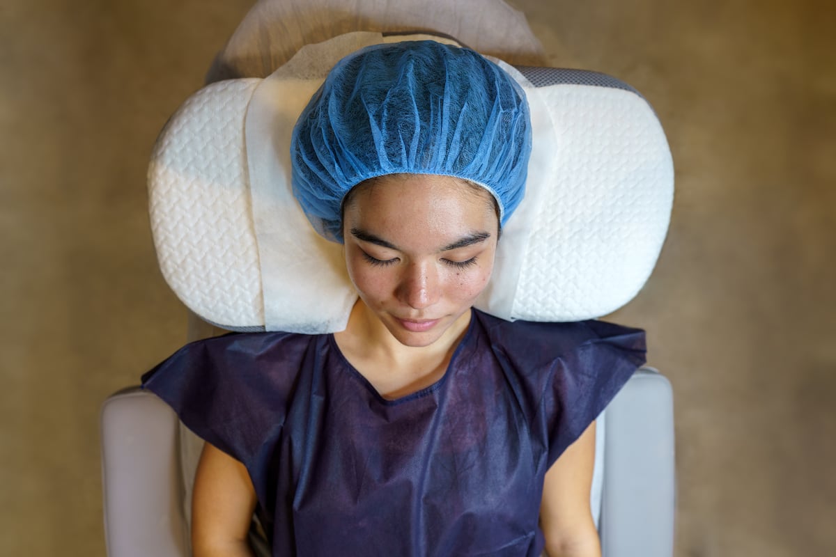 Injertos capilares, aumentos de pecho... ¿Tengo derecho a pedir días en el trabajo para una cirugía estética?