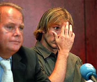 Gaizka Mendieta en la rueda de prensa junto a su representante, Alberto Toldrá.