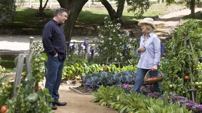 Meryl Streep e Alec Baldwin em cena do filme &#039;Simplesmente Complicado&#039;.