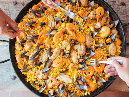 La mejor manera de cocer el arroz es la peor para la paella