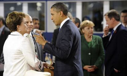 La presidenta de Brasil, Dilma Rousseff, conversa con el presidente de EE UU, Barack Obama en la cumbre del G-20 de noviembre.