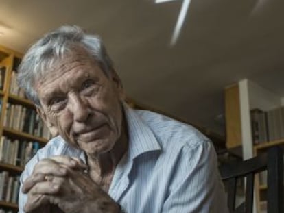 Amos Oz, durante a entrevista em sua casa em Tel Aviv.