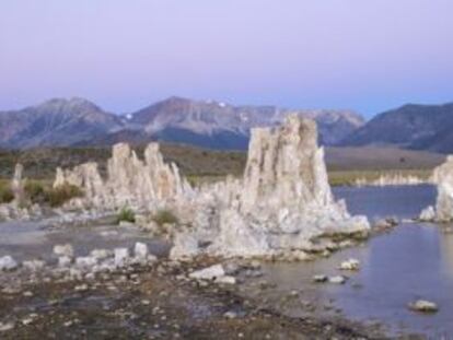 El lago Mono (California), donde se aislaron las bacterias de los experimentos del arsénico.