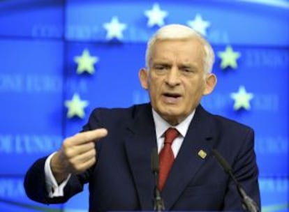 El presidente del Parlamento Europeo, Jerry Buzek, ayer en la cumbre de Bruselas.