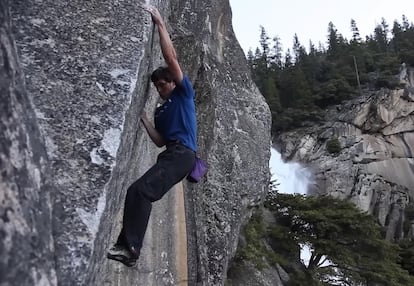 Free solo climbing