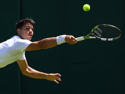 Tennis - Wimbledon - All England Lawn Tennis and Croquet Club, London, Britain - June 29, 2024 Spain's Carlos Alcaraz during a practice session REUTERS/Matthew Childs