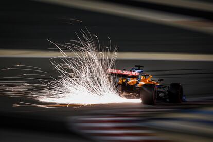 Carlos Sainz, en el circuito de Sakhir durante el Gran Premio de Bahrain.