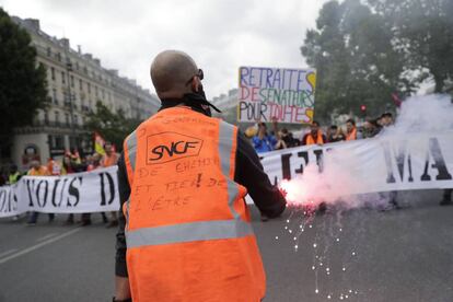 Manifestación de empleados de la SNCF este jueves pasado en París. 